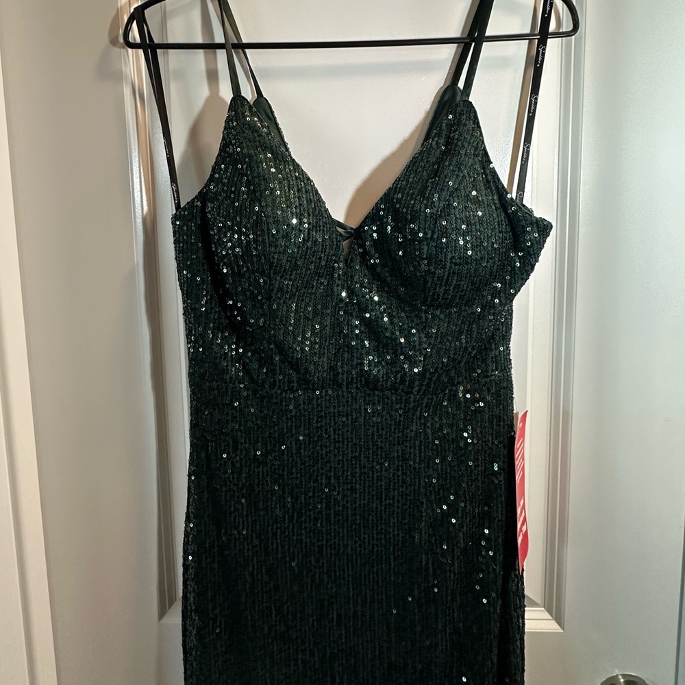 Homecoming/Prom Dress - Picture 2 of 4
